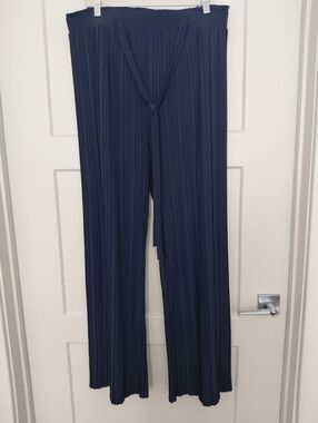 Pleated Wide-Leg Navy Pants with Waist Tie
